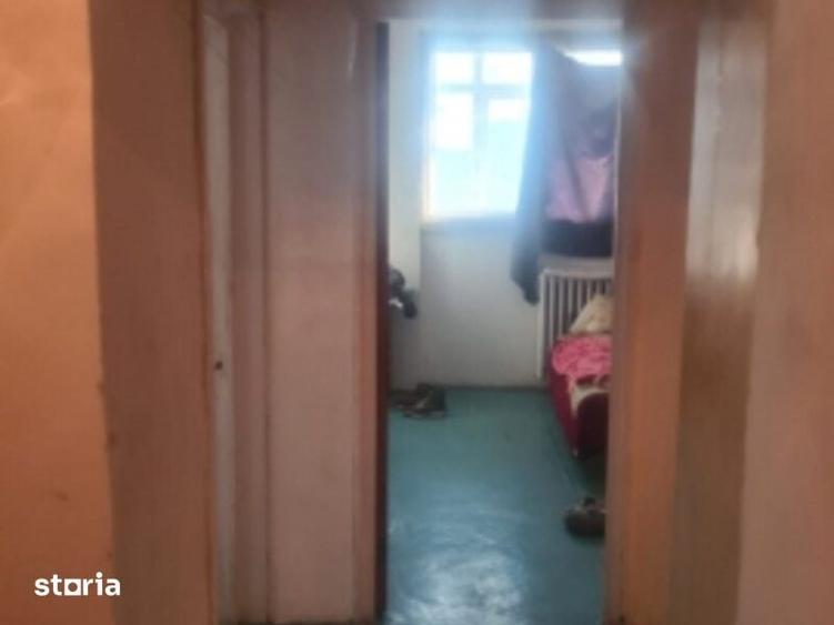 Apartament cu 3 camere decomandat în Colentina