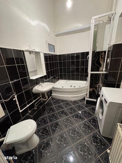Apartament cu 3 camere semidecomandat în P-ța Unirii