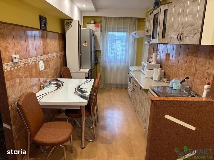 Apartament cu 3 camere decomandat în Traian