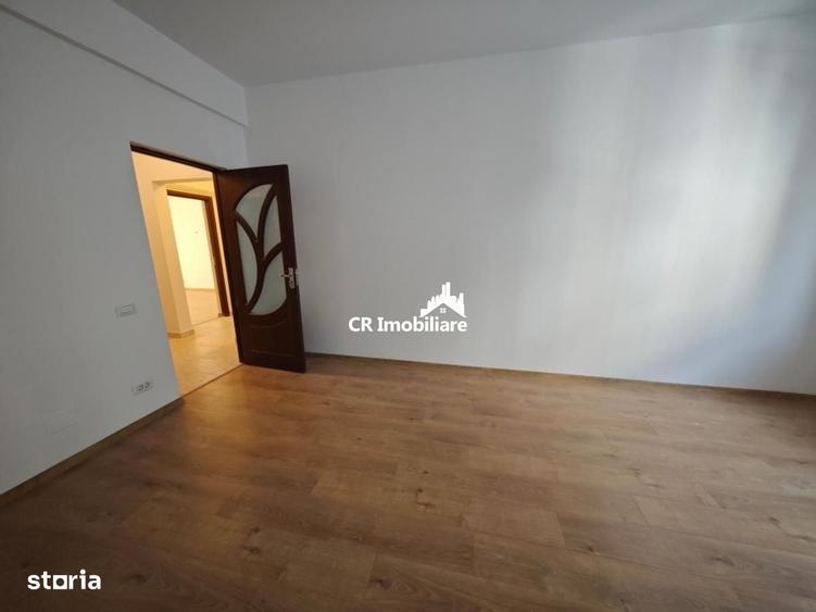 Apartament cu 4 camere decomandat în Calea Călărașilor