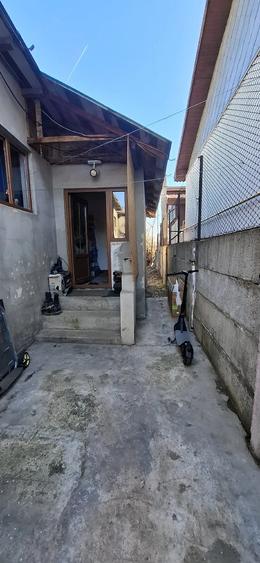 Casă cu 3 camere cu Teren 200 Mp în Central