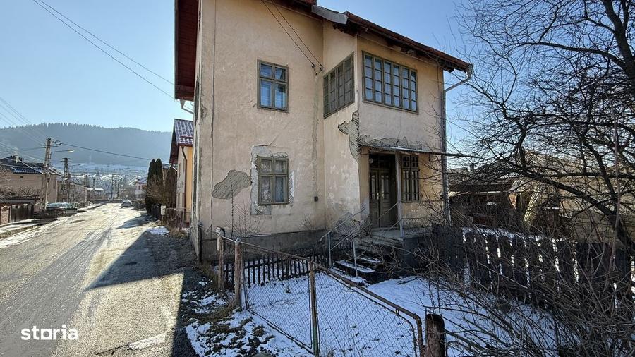 Casă cu 4 camere în Central