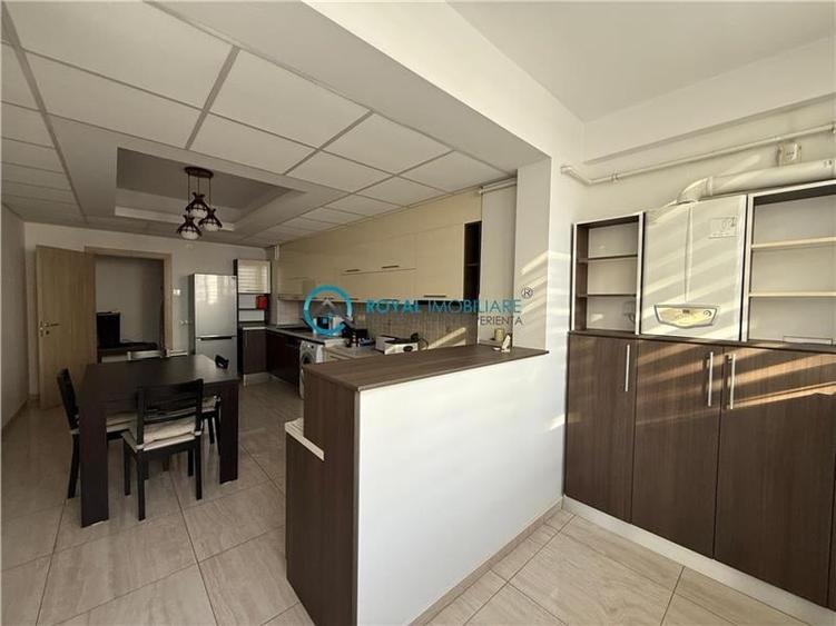 Apartament cu 3 camere decomandat, mobilat în 9 Mai