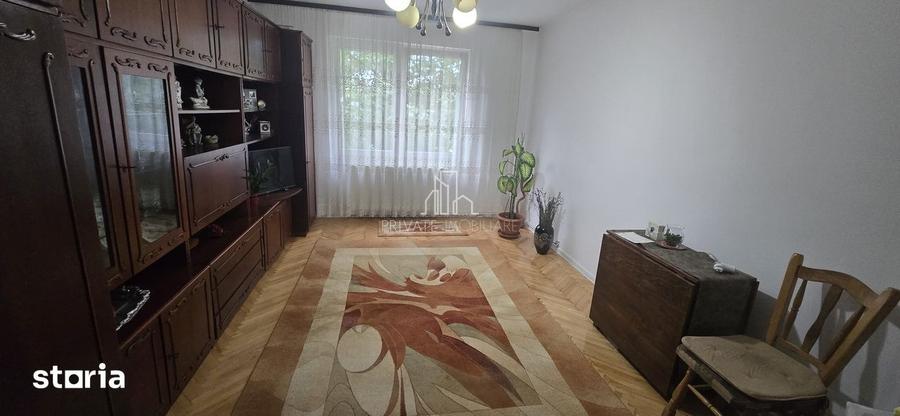 Apartament cu 3 camere decomandat în Tudor