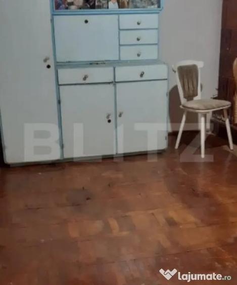 Casă cu 5 camere cu Teren 2348 Mp în Găești