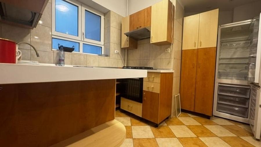 Apartament cu 2 camere decomandat în Universitate