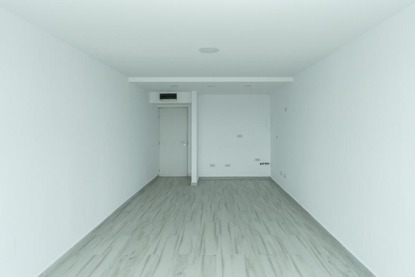 Apartament cu 3 camere semidecomandat în Olimp