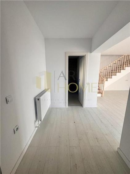 Duplex cu 4 camere cu Canalizare în Strejnicu