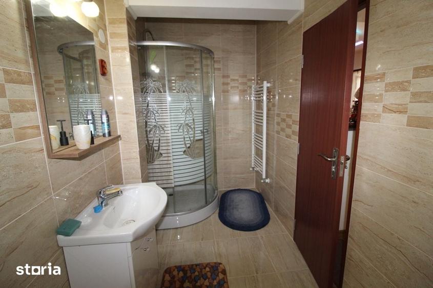 Casă cu 6 camere cu Teren 1100 Mp în Ghelari
