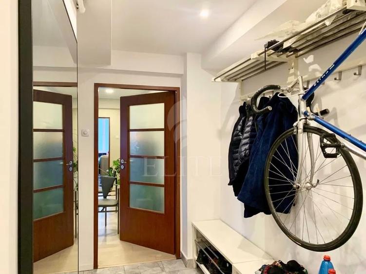Apartament cu 2 camere semidecomandat, mobilat în Central