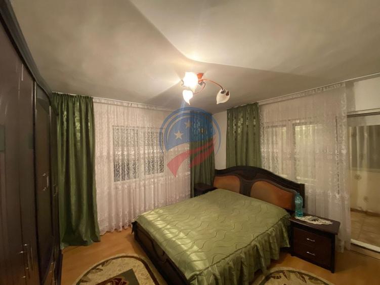 Casă individuală cu 6 camere cu Canalizare în Bordei