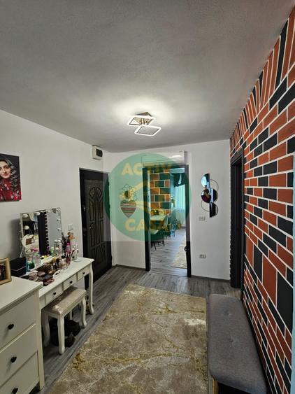 Apartament cu 3 camere decomandat în Est