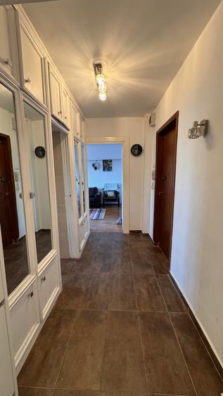Apartament cu 3 camere decomandat în Dorobanți