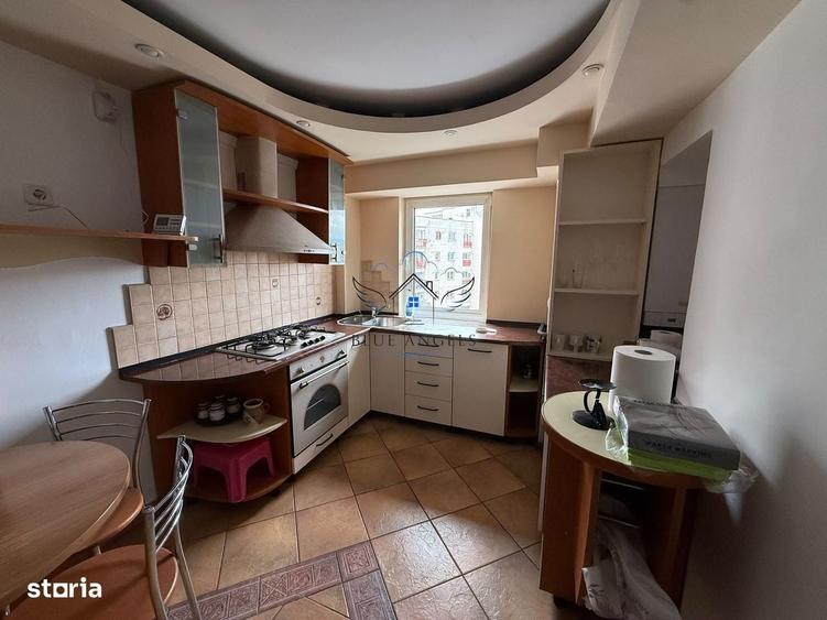 Apartament cu 3 camere decomandat în Central