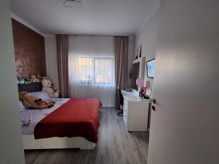 Apartament cu 3 camere decomandat în Cornitoiu