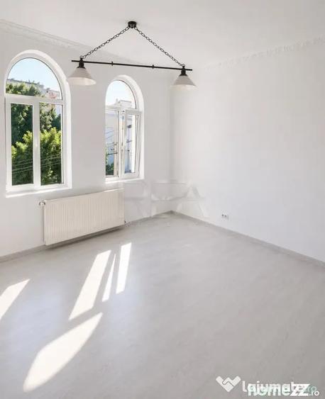 Casă cu 9 camere cu Teren 212 Mp în Eminescu