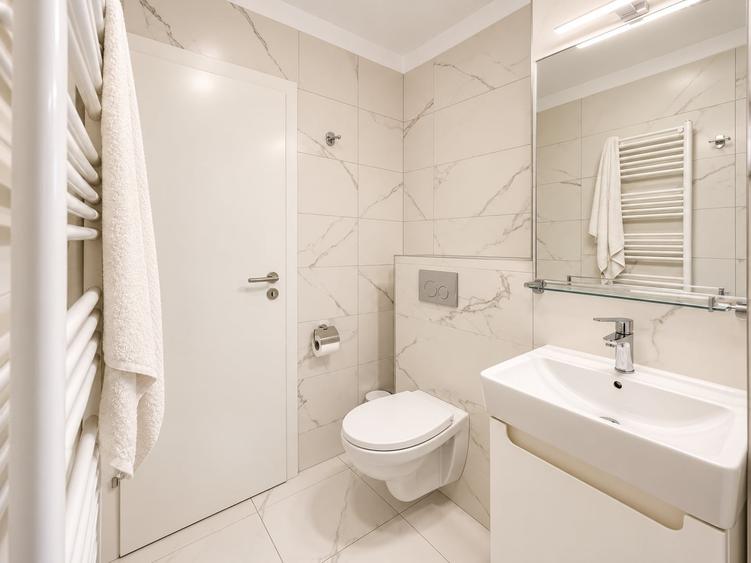 Apartament cu 4 camere semidecomandat, mobilat în Zorilor