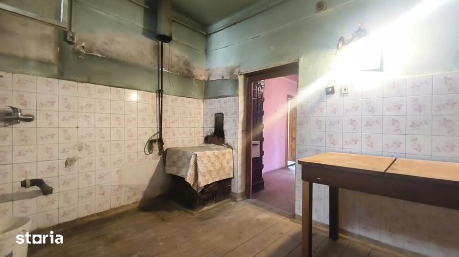 Casă cu 2 camere cu Teren 1855 Mp în Cârjiți