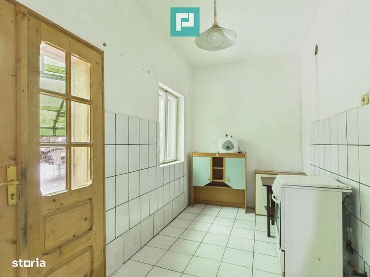 Casă cu 4 camere cu Teren 4427 Mp în Central