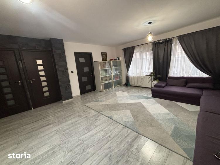 Casă cu 6 camere cu Teren 400 Mp în Străulești