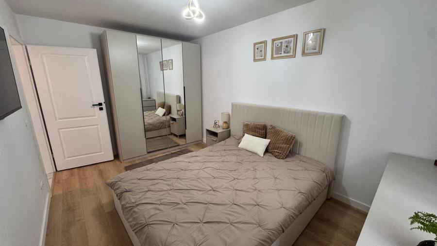 Apartament cu 3 camere decomandat, mobilat în Titan