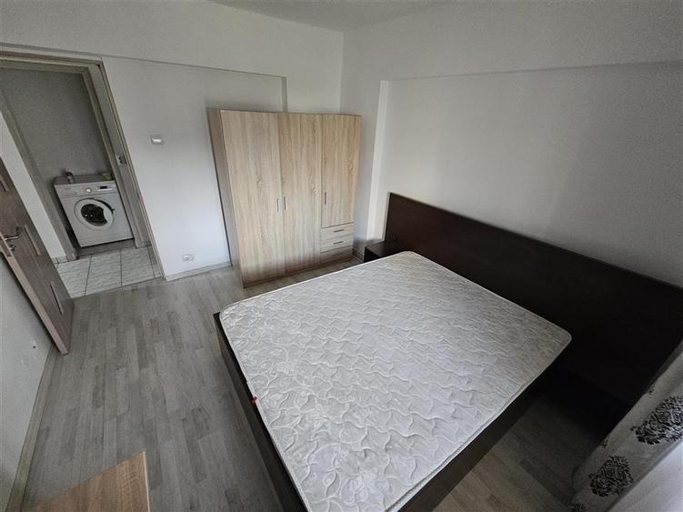 Apartament cu 3 camere decomandat, mobilat în Păcurari
