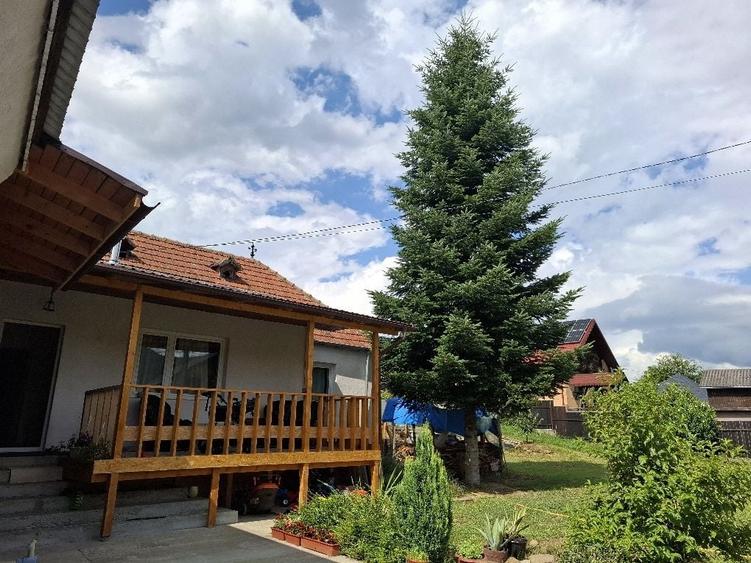 Casă cu 4 camere în Dofteana