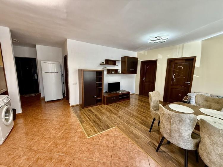 Apartament cu 3 camere semidecomandat în Florești