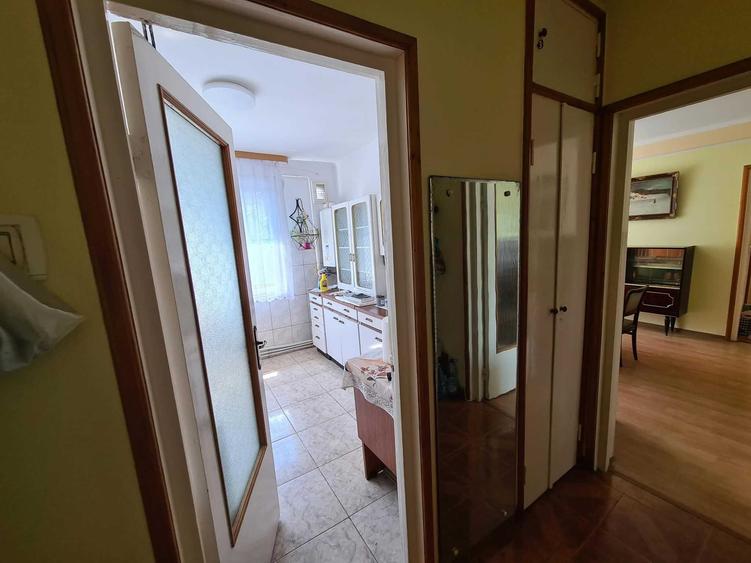 Apartament cu 3 camere semidecomandat în Hipodrom