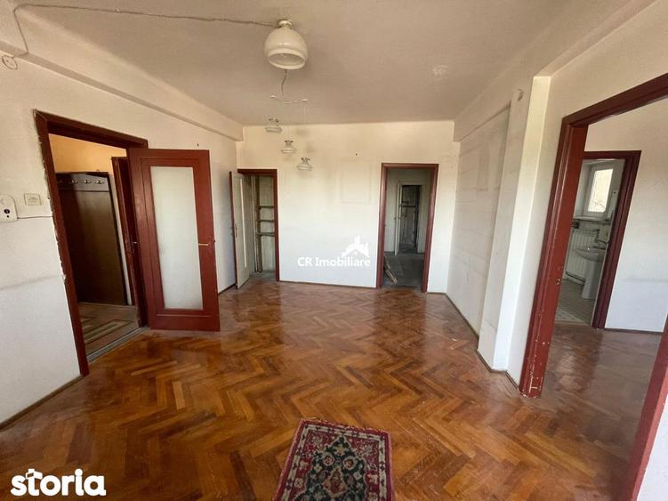 Apartament cu 4 camere semidecomandat în Victoriei