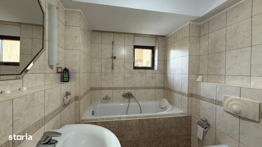 Casă cu 4 camere în Ostratu