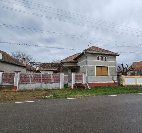 Casă cu 3 camere în Aurel Vlaicu