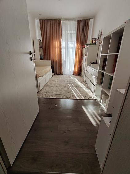 Apartament cu 3 camere decomandat în Ghiroda