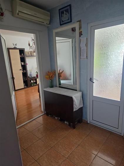 Apartament cu 3 camere decomandat, mobilat în Podul de Fier