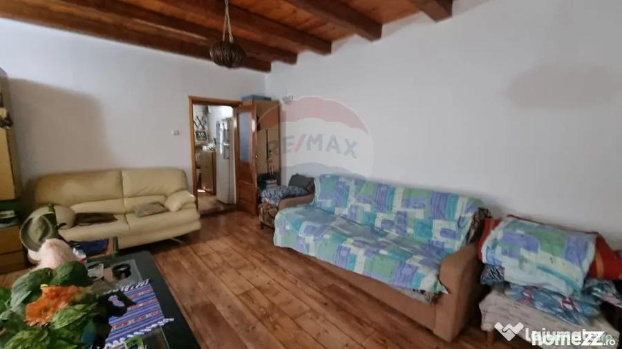 Casă cu 5 camere cu Teren 1000 Mp în Sud