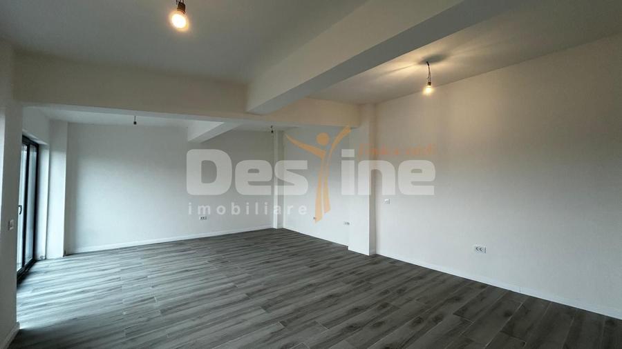 Apartament cu 3 camere decomandat în Rediu