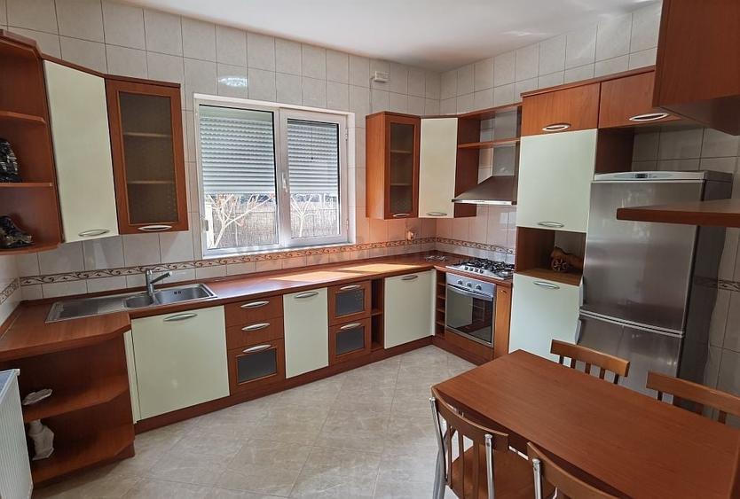 Casă individuală cu 6 camere cu Canalizare în Pipera