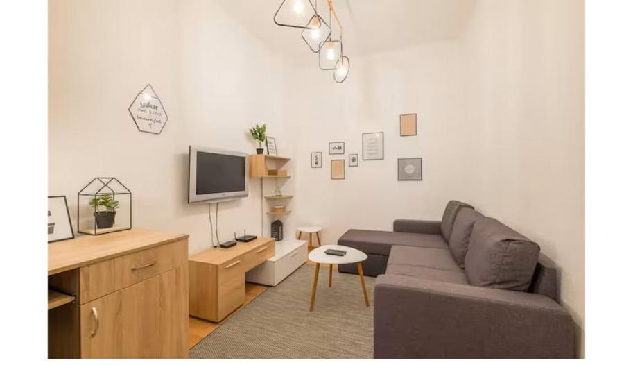 Apartament cu 2 camere decomandat în Victoriei