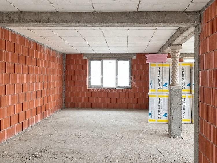 Casă cu 4 camere cu Teren 1290 Mp în Tulca