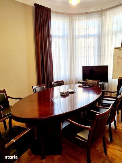 Apartament cu 5 camere în Centrul Civic