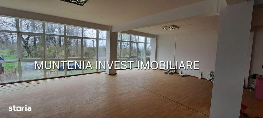 Spațiu comercial, de 672 mp, în Mărăcineni