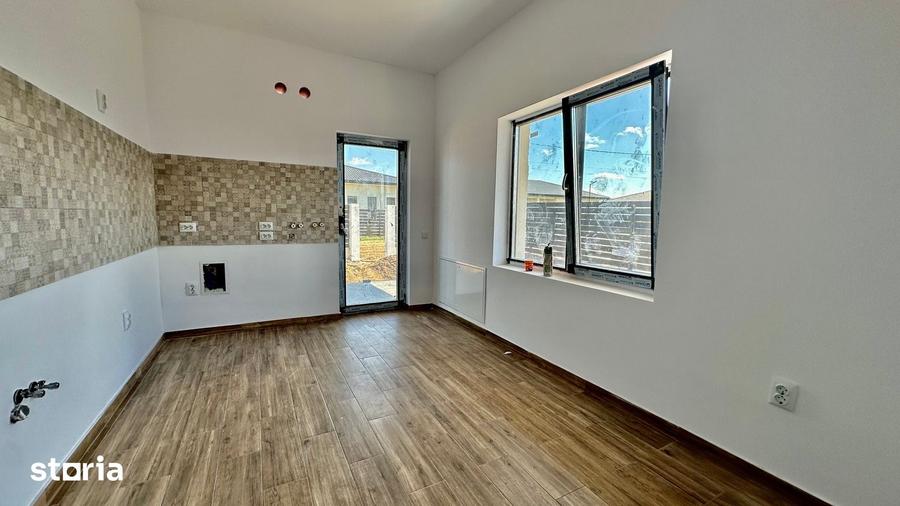 Casă cu 3 camere cu Teren 350 Mp în Miroslava