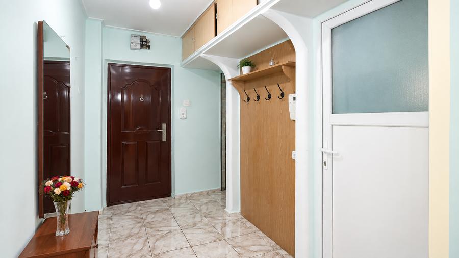 Apartament cu 2 camere semidecomandat în Războieni