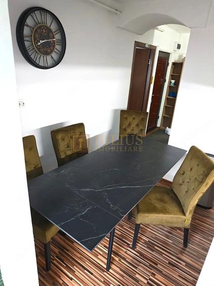 Apartament cu 3 camere decomandat în Lunei