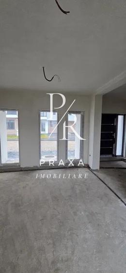 Duplex cu 4 camere cu Canalizare în Florești