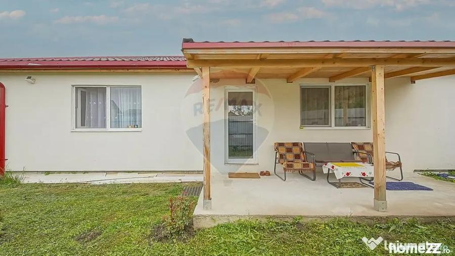 Casă cu 2 camere cu Teren 380 Mp în Podu Oltului