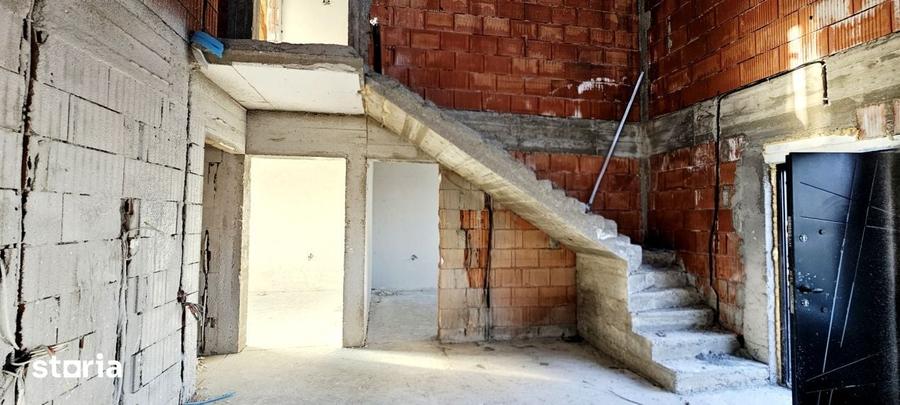 Casă cu 5 camere cu Teren 300 Mp în Vidra