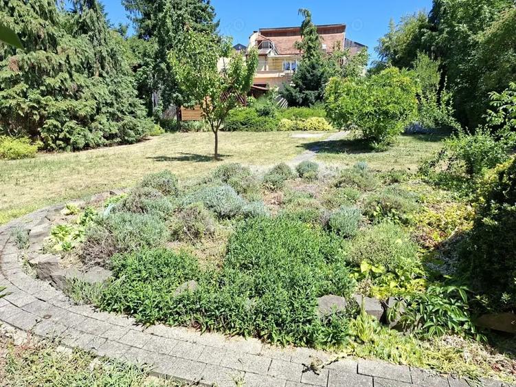 Casă cu 6 camere cu Teren 1000 Mp în 14 Mai