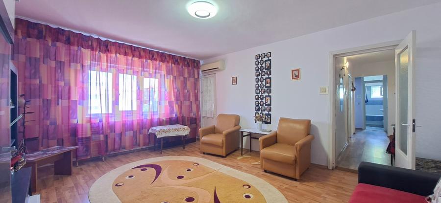 Apartament cu 3 camere decomandat în