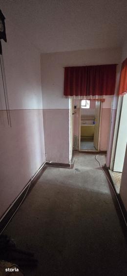 Apartament cu 3 camere decomandat în Micro 12